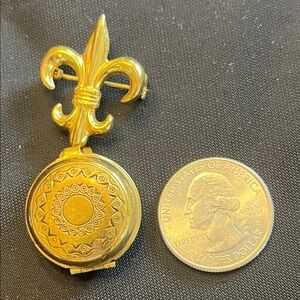 Antique Hollywood Fleu-de-lis lapel locket 1949